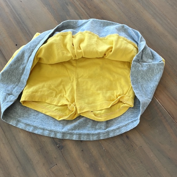 🌷5/$20🌷 Old Navy Skort 2T - Picture 3 of 4